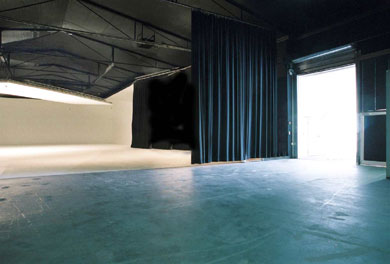 Studio 4 - Halle und LKW Einfahrt