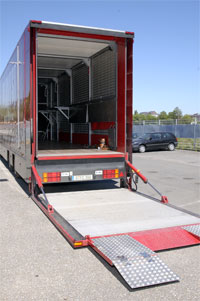 Fahrzeugtransporter - offene Laderaumtür